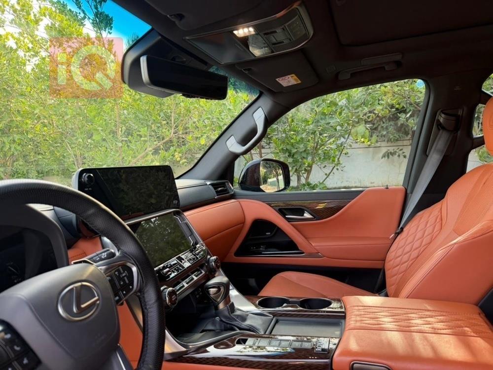 لكزس LX